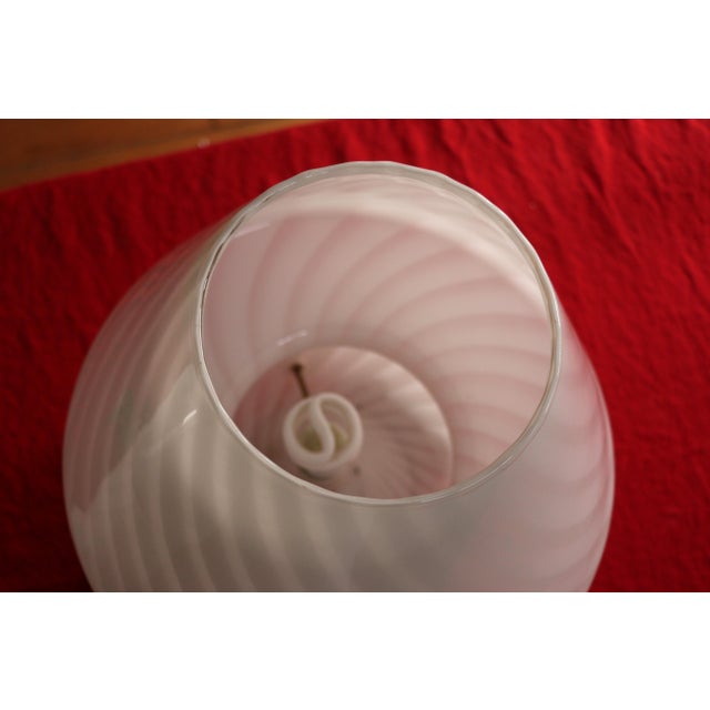 1970s Vintage Pair of Murano Glass “Mushroom” Swirl Table Lamps – Italy, 1970s For Sale - Image 5 of 18