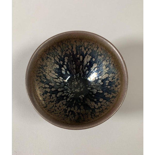 Stoneware bowl with a "hare fur" glaze. Jianyao. Song Dynasty style (960-1279) For Sale - Image 4 of 7