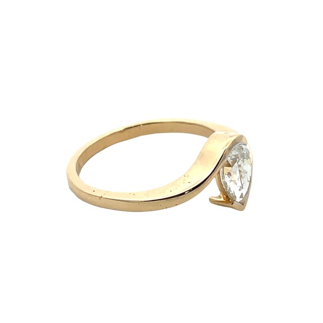 Modern 18k Yellow Gold Pear-Cut Diamond Bypass Ring, Size 6.75 For Sale - Image 3 of 5