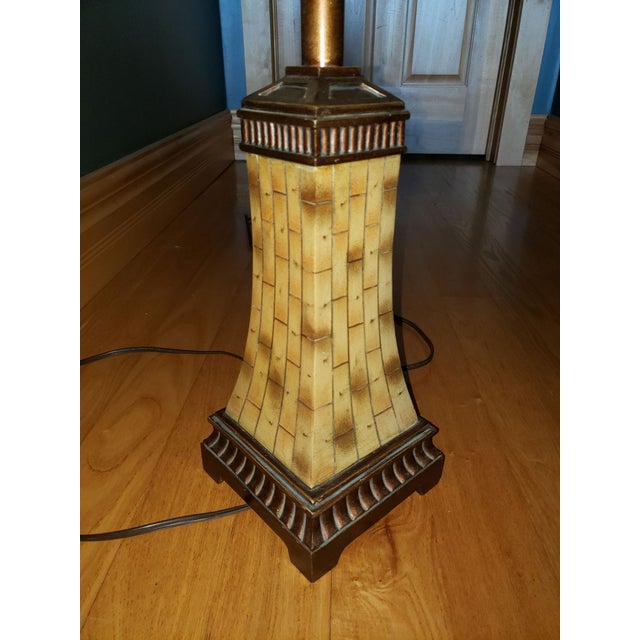 1980s style Vintage Table lamp with a Coastal Boho Chic or Hollywood Regency style this is an Uttermost Lighting lamp that...