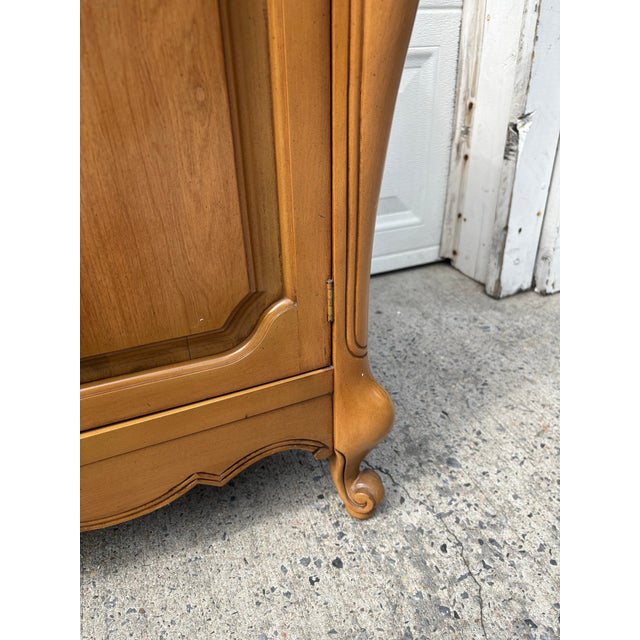 Vintage French Provincial Sideboard Buffet Credenza Server With Serpentine Front For Sale - Image 12 of 12