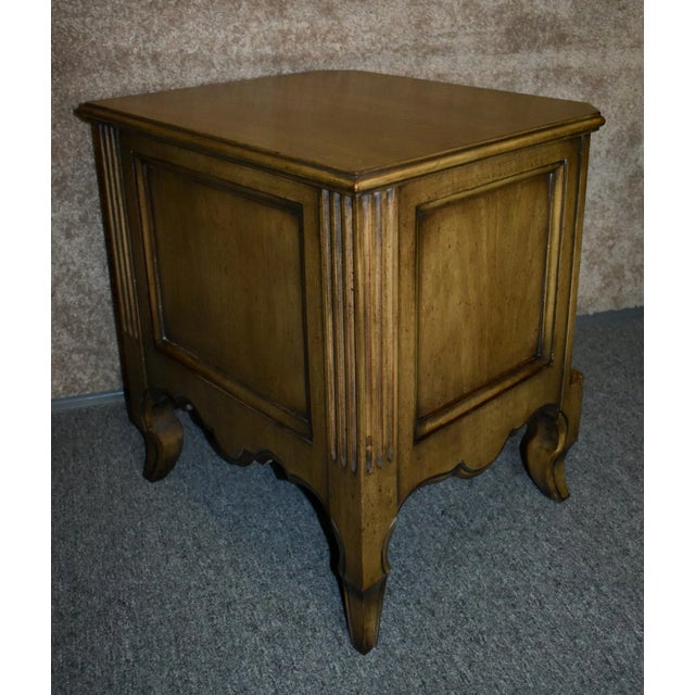 John Stuart Wood Nightstand Accent End Table French Provincial Pull Out Drawer For Sale In Philadelphia - Image 6 of 13