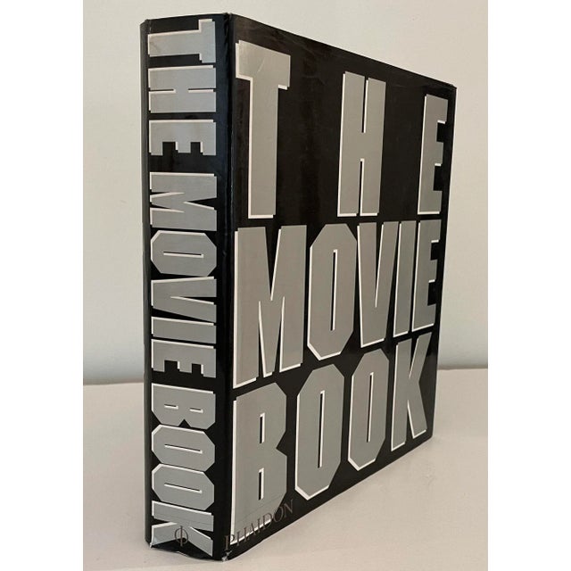 The Movie Book Hardcover 1st edition 12 October 1999 by Phaidon Press . * Phaidon; Illustrated édition (28 octobre 1999)....