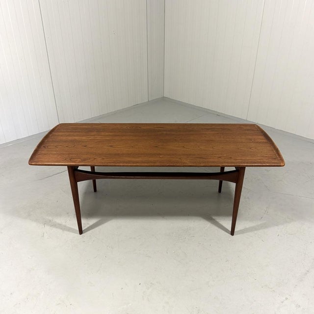 Coffee table model FD503 by Edvard Kindt Larsen & Tove Kindt Larsen for France & Daverkosen, Denmark. Very elegant shaped...
