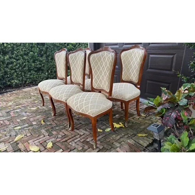 French Late 20th Century Louis XV-Style Dining Chairs by La Maison Élégante Pour Les Meubles Français- Set of 6 For Sale - Image 3 of 17