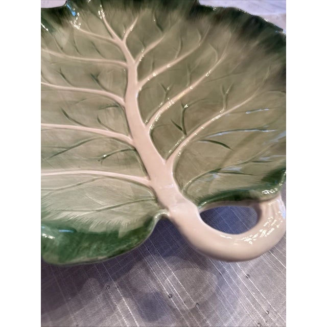 Beautiful Fitz & Floyd Classics Lettuce Leaf serving platter, measuring an impressive 17 inches. This vibrant vegetable-...