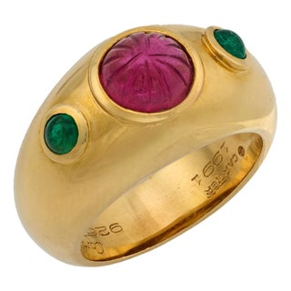Mid 20th Century Cartier French 2 Carat Carved Pink Sapphire Emerald 18k Yellow Gold Ring, Size 5.5 For Sale