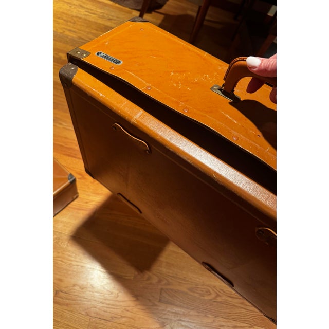 Vintage Industrial Salesman Sample Cases – Set of 2 Brown Fibreboard Luggage, Mid-Century Storage Decor For Sale - Image 9 of 12