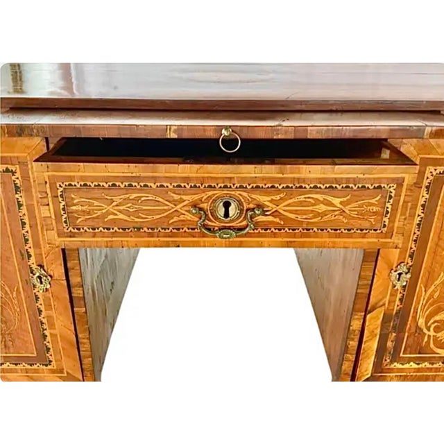 Neoclassical 18th Century Italian Neoclassical Marquetry Desk in Style of Giuseppe Maggiolini For Sale - Image 3 of 18