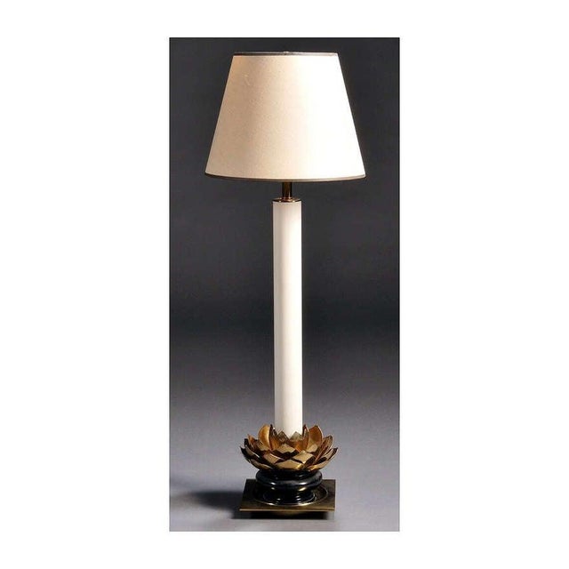 Mid-Century Modern A bespoken Stiffel brass lamp with a lotus design base For Sale - Image 3 of 8
