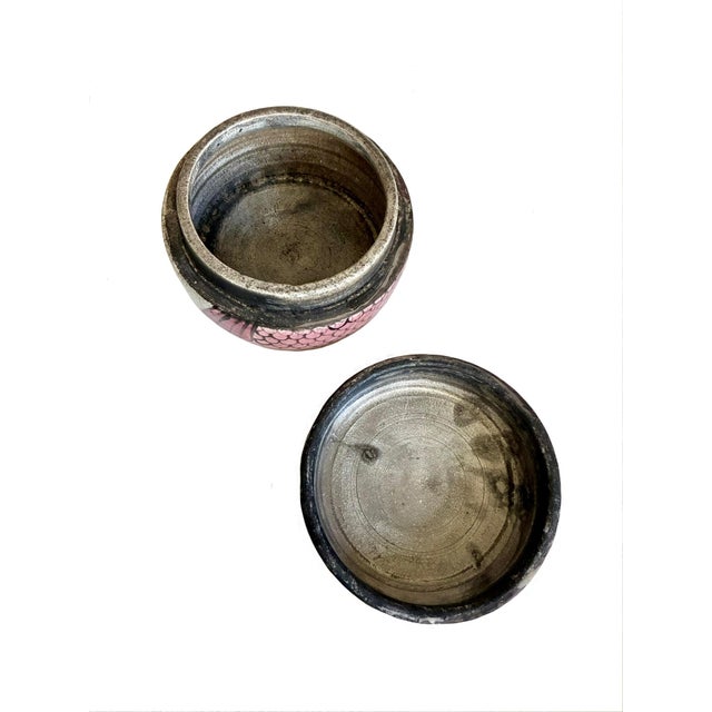 Mid-Century Modern Signed Raku Abstract Ceramic Decorative Round Lidded Box / 1970s Pink Bird Studio Art Pottery For Sale - Image 3 of 7