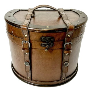 1980s Vintage Americana Boho Chic Wood and Faux Leather Strap Storage Box, After Ralph Lauren For Sale