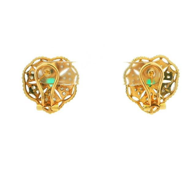 1980s 1980s Italian 18k Gold Emerald and Diamond Openwork Heart Earrings, Pair For Sale - Image 5 of 12