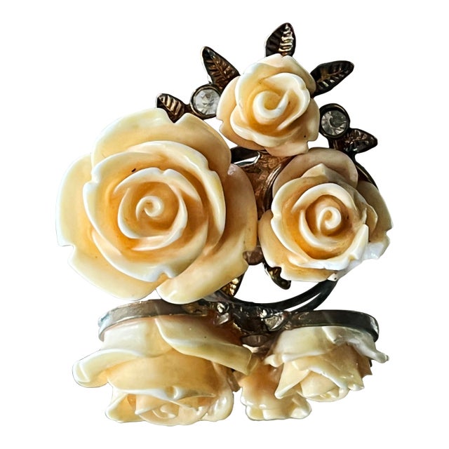 1960s Vintage Resin Coral Flower Ring, Size 7 For Sale