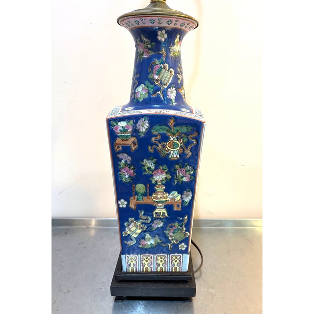 1940s Blue & White Hand-Painted Asian Ceramic Lamp For Sale - Image 4 of 6