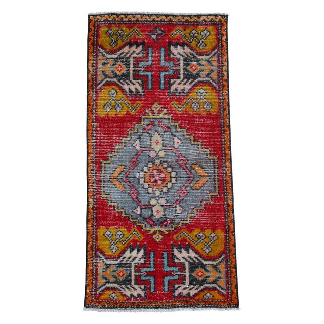 1970s Hand Knotted Small Rug Low Pile Yastik Rug Entry Door Mat - 20'' X 41'' For Sale - Image 4 of 9