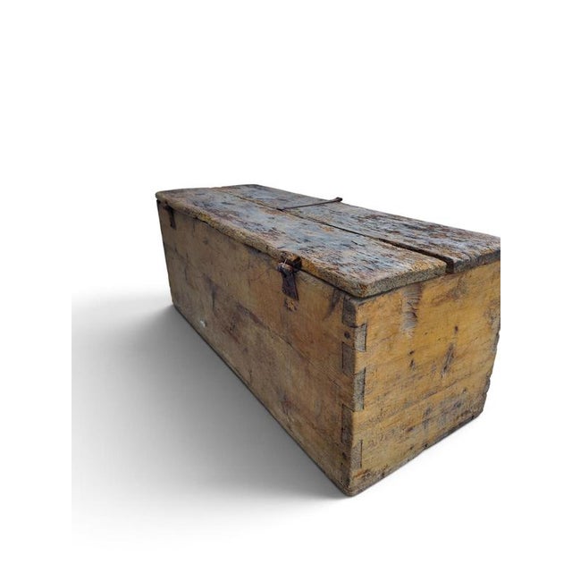 Antique Italian Trunk in Oak, 1800s For Sale - Image 4 of 7