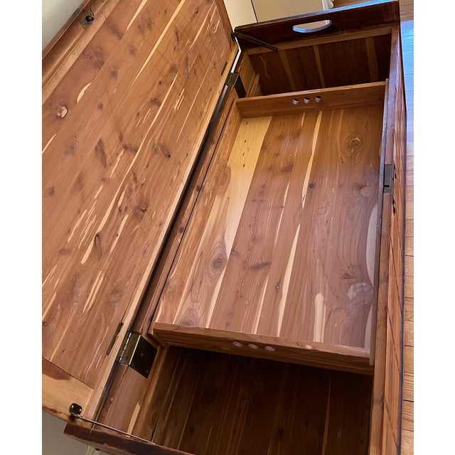 Vintage Cedar Chest, Ferguson Bros. Manufacturing Co. For Sale - Image 11 of 17
