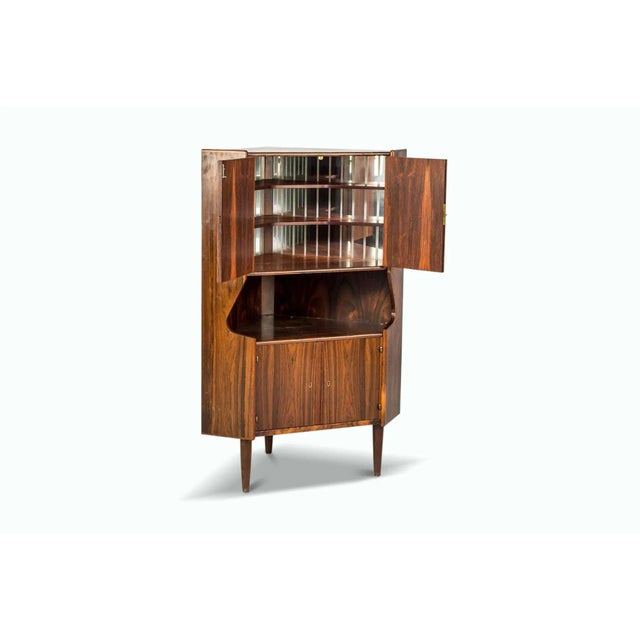 Mid-Century Modern Danish Modern Corner Cabinet / Bar in Rosewood For Sale - Image 3 of 6
