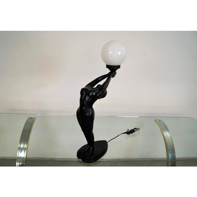 Art Deco 1980s Art Deco Sculptural Figural Globe Table Lamp For Sale - Image 3 of 12