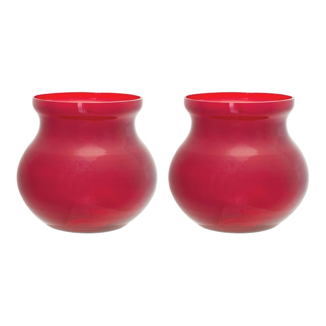 Kenneth Ludwig Chicago Red Glass Vase (Set of 2) For Sale - Image 4 of 4