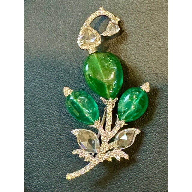 Gemstone 8.5 Ct Natural Oval Emerald Bead & 4 Ct Rose cut Diamond Brooch /Pin 18 Kt Gold For Sale - Image 7 of 18