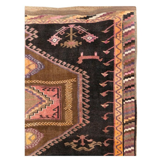 Galerie Shabab Collection Tribal Mid-20th Century Handmade Turkish Anatolian Room Size Carpet For Sale - Image 4 of 10