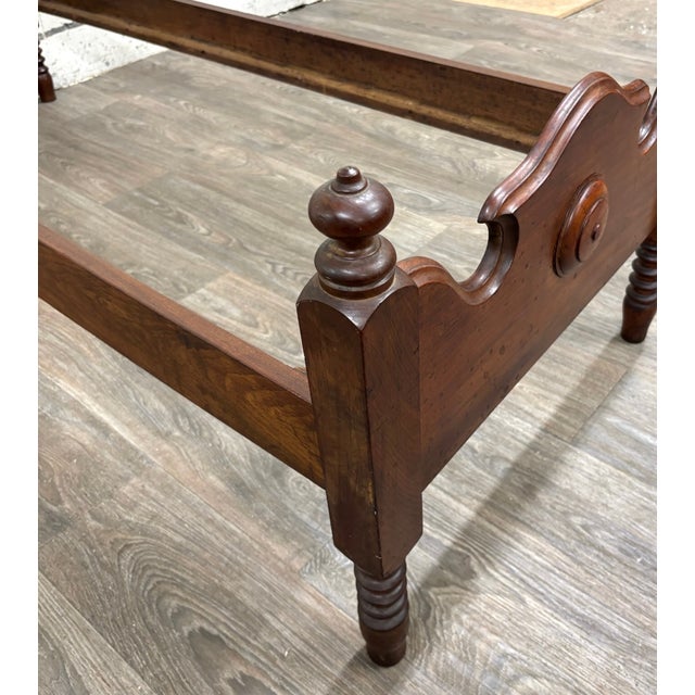 Late 19th Century Antique Victorian Late 19th Century Walnut Daybed Youth Bed For Sale - Image 5 of 17