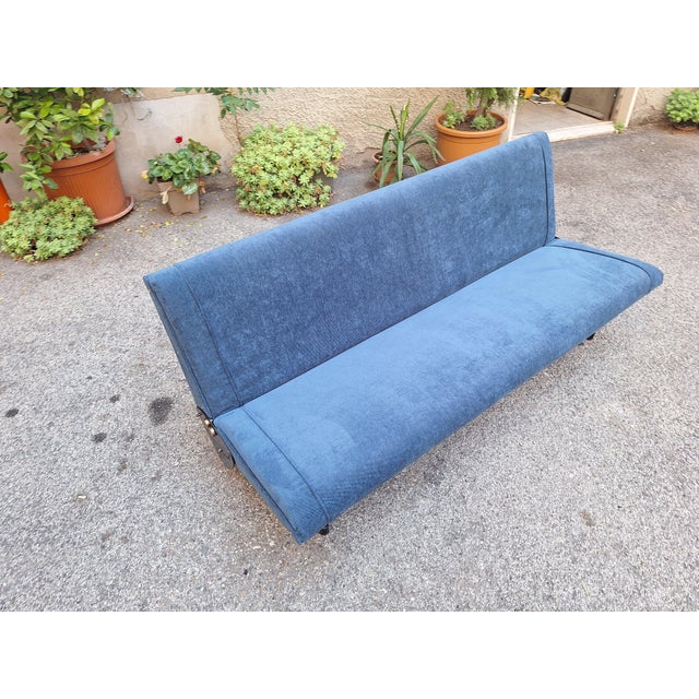 1950s Model D70 Sofa in Blue Reupholstered by Osvaldo Borsani, 1950s For Sale - Image 5 of 14