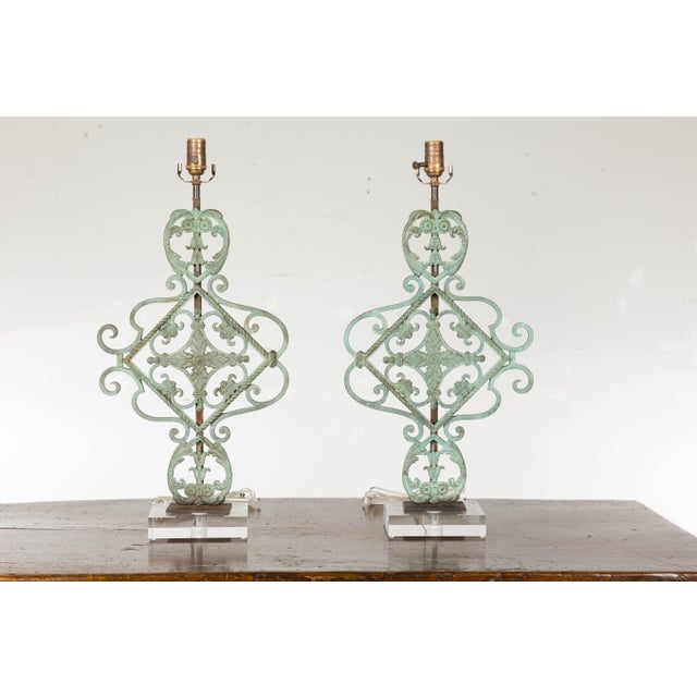 Metal Italian Bronze Midcentury Table Lamps with Scrolling Motifs, on Lucite Bases For Sale - Image 7 of 12