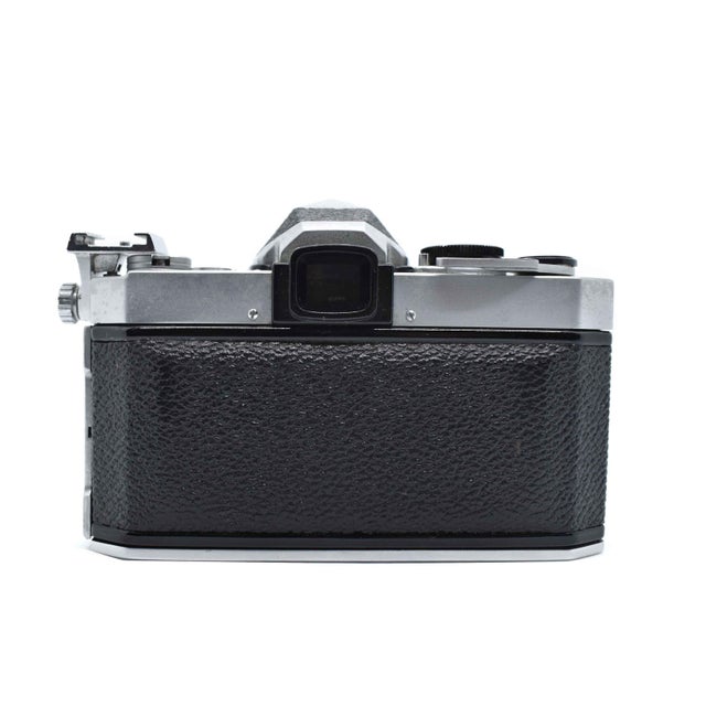 Mid 20th Century Petri Flex v 35mm SLR Camera Manufactured by Kuribayashi Japan For Sale - Image 9 of 10