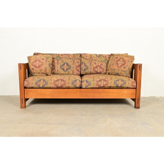 A beautiful Mission or Arts & Crafts style settle sofa By L. & J.G. Stickley USA, Late 20th Century Solid quarter sawn oak...