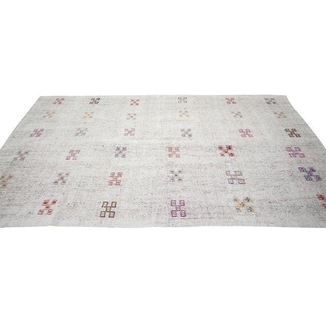 Vintage Light Gray Embroidered Kilim Rug For Sale - Image 4 of 7