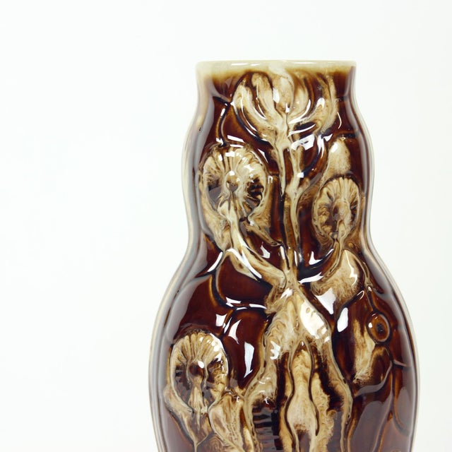Mid-Century Modern Porcelain Trompe Lœil Vase, Czechoslovakia, 1960s For Sale - Image 4 of 10