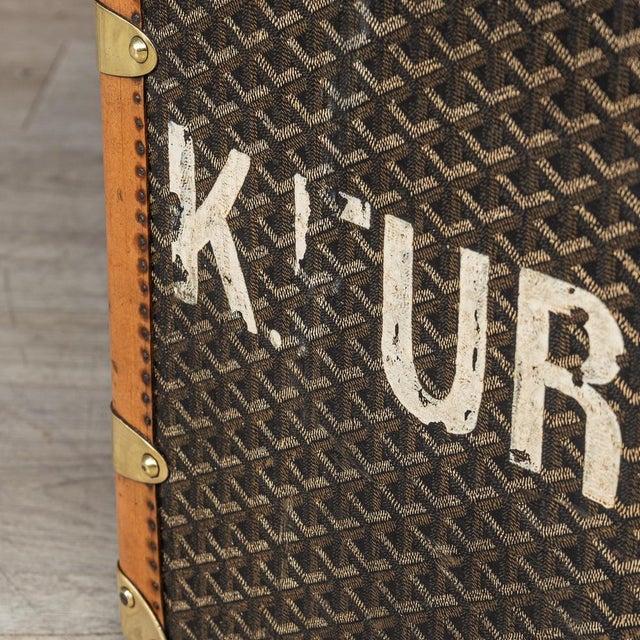Antique 20th Century Courier Trunk in Chevron Canvas from Goyard, France, 1900s For Sale - Image 13 of 18
