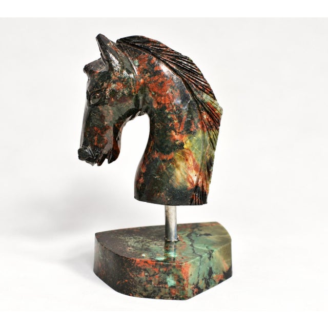 Natural Emerald Stone Horse Head Statue Splendid Hand Carved Gemstone For Sale In Los Angeles - Image 6 of 10