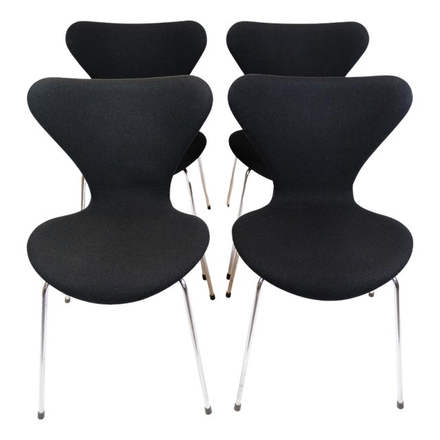 Dining Table Chairs Model 3107 in Black Fabric by Arne Jacobsen for Fritz Hansen, 2006, Set of 4 For Sale