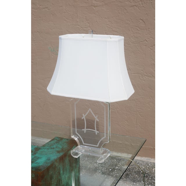 A vintage table lamp, made of lucite and etched with a pagoda design. White linen shade NOT included. Excellent condition;...