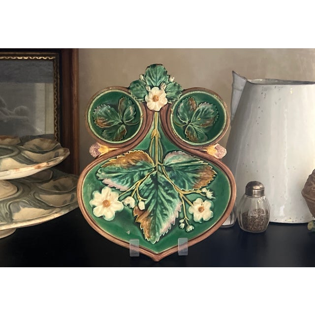 Mid-19th Century Wedgwood Strawberry Server, Hand-Painted Ceramic For Sale - Image 10 of 15