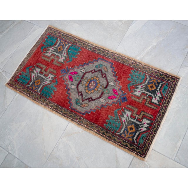 1970s Hand Knotted Small Oushak Rug Faded Mini Rug Mat - 1'8" X 3'2" For Sale - Image 10 of 13