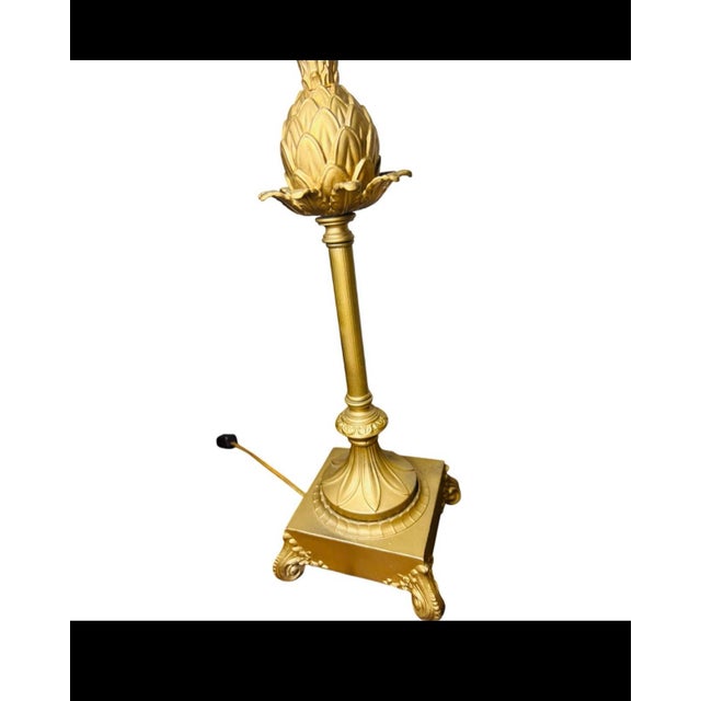 Mid-Century Hollywood Regency Pineapple Lamp With Filigree Metal Shade & Brass Finial, 2-Way Light For Sale In Dallas - Image 6 of 12