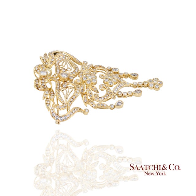 Contemporary 18k (750) Yellow Gold Natural Diamond Convertible Pendant and Brooch For Sale - Image 3 of 9