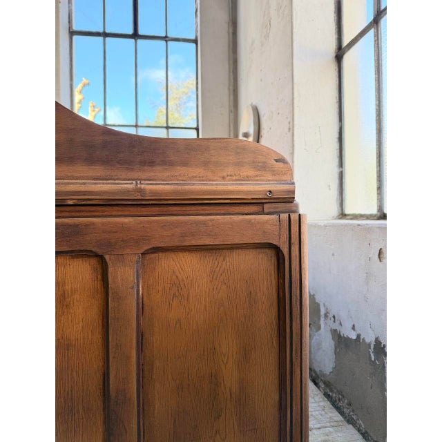 Vintage xl-sized shop counter, made of pine and oak, dating from the 1950s. we love its generous size and the finish with...
