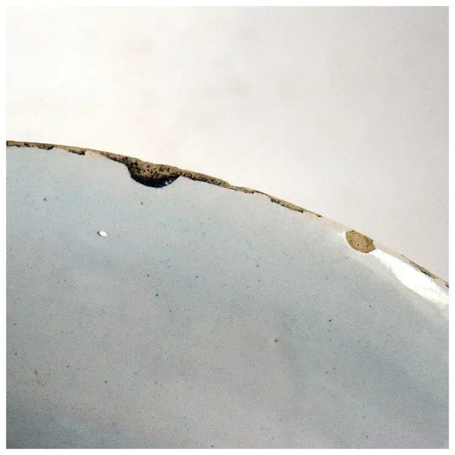 Early 18th Century Dutch Delft Kraak Style Tin-glazed Earthenware Blue and White Floral Plate For Sale - Image 5 of 7