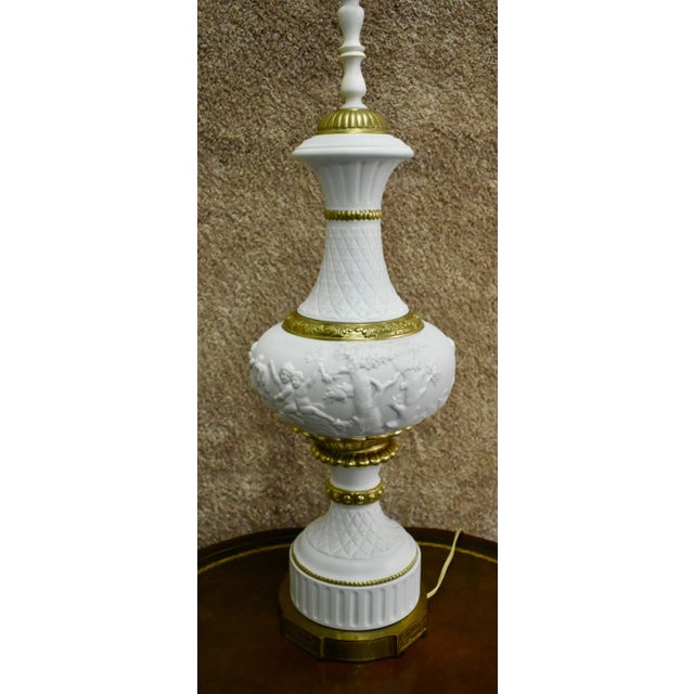 Vintage Neo-Classic Style Bisque & Brass Table Lamp W/Cherubs For Sale In Philadelphia - Image 6 of 13