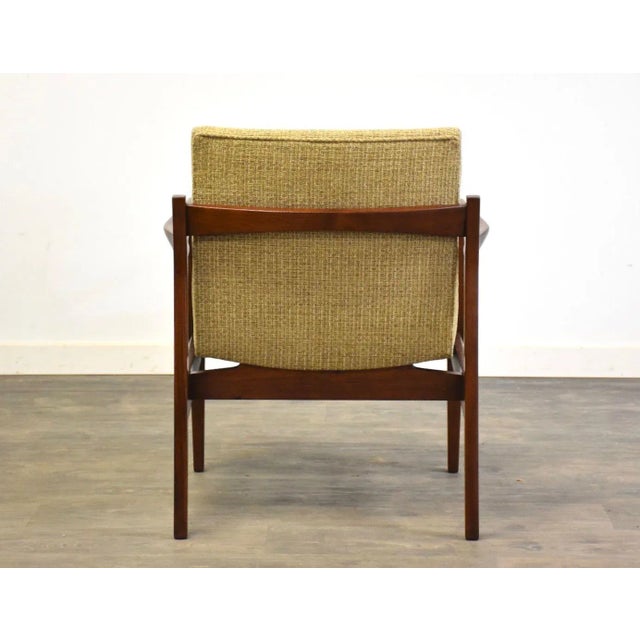 Jens Risom Jens Risom Walnut Lounge Chair For Sale - Image 4 of 9