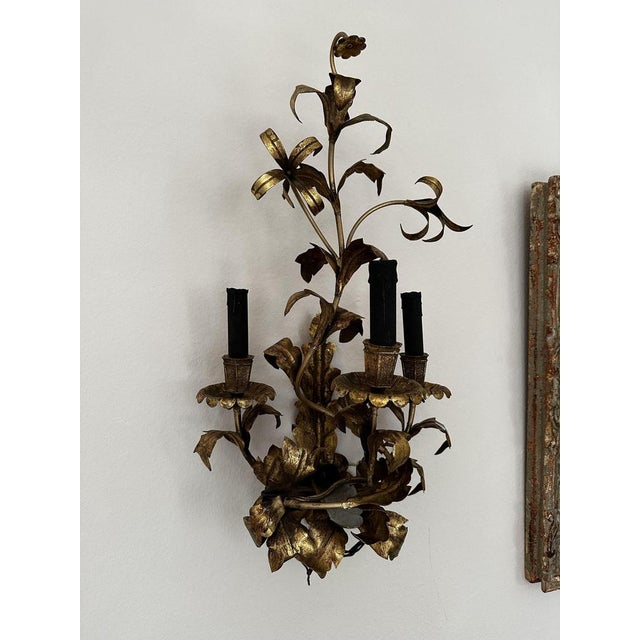 Big Floral Florentine Gilded Wall Lamp, 1890s For Sale - Image 3 of 18