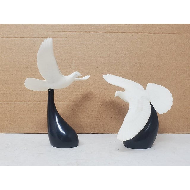 Here is a vintage set of two handcrafted figurines depicting seagulls in flight. Made of matte white Pellucida resin,...