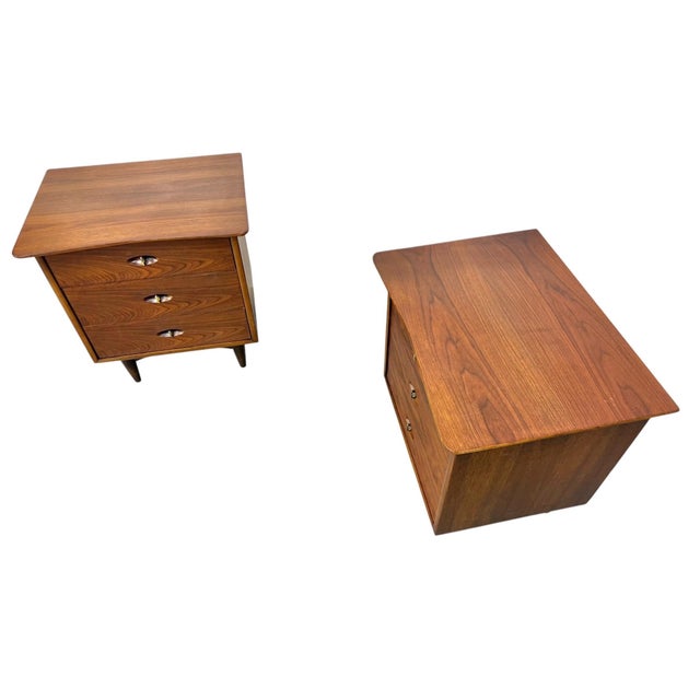 Mid-Century Modern Kent Coffey "The Greenbrier" Walnut Nightstands - Set of 2 For Sale In Philadelphia - Image 6 of 9