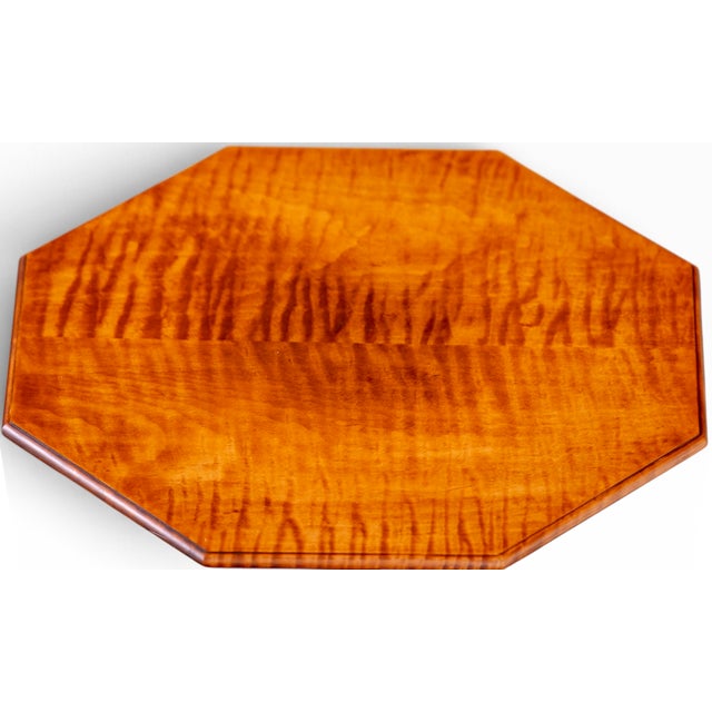American Late 20th Century Eldred Wheeler Bench-Made Tiger Maple Hexagonal Candlestand Pedestal Table For Sale - Image 3 of 9